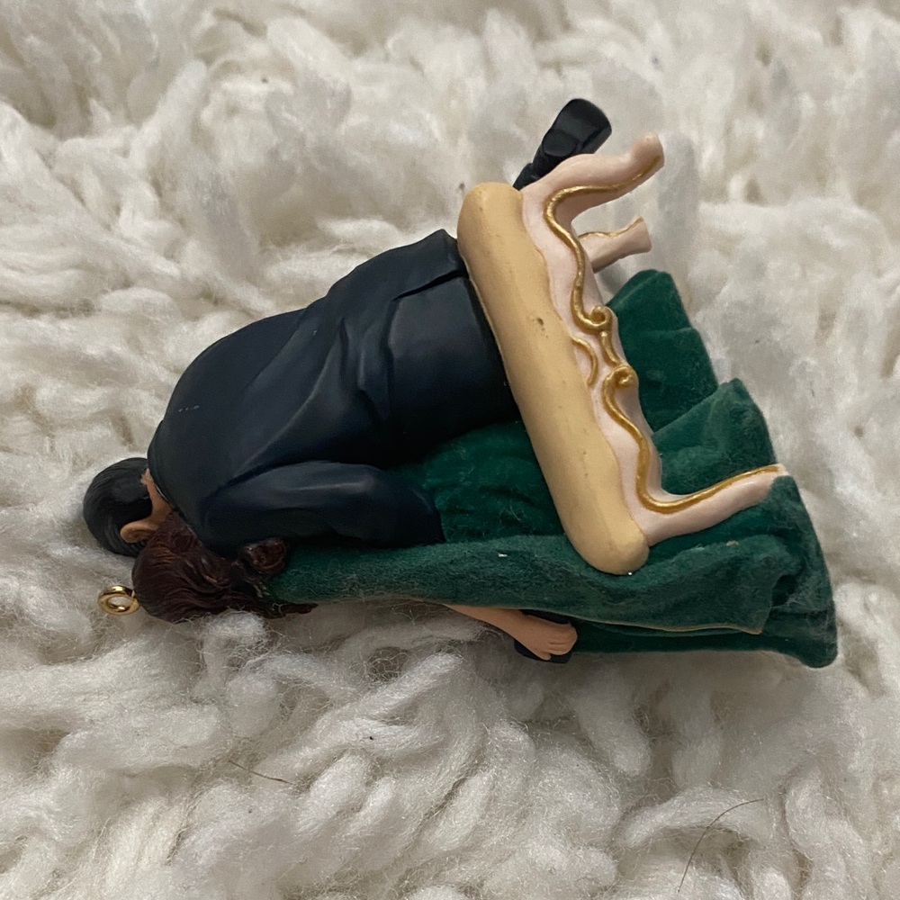 Vintage hallmark gone with the wind 2004 Scarlett o’Hara & Rhett Xmas ornament - Picture 10 of 16